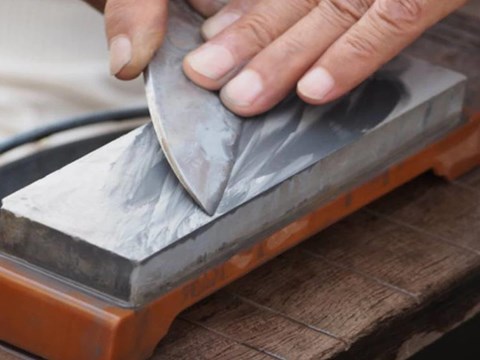 Is choosing a whetstone for kitchen knives really easy?